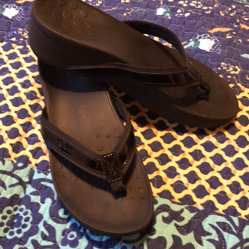 Barely used! Black Vionic sandals. Shiny black straps! Worn once! Perfect shape!